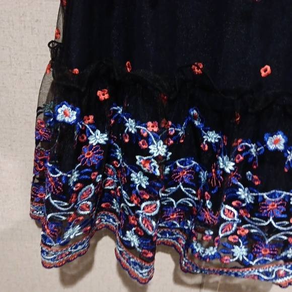 Devlin Floral Embroidered Black Top Size M Or L - Picture 3 of 5